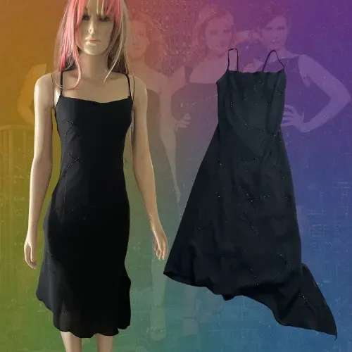 Vestido preto c/detalhes