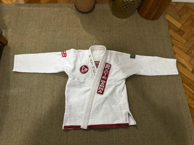 Kimono de Jiu-Jitsu Gracie Barra - Branco (A1) - Muito Novo