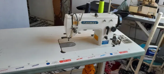 Máquina semi-industrial zig zag