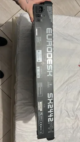 Mesa de som behringer eurodesk sx2442 funcionando perfeitamente bem 