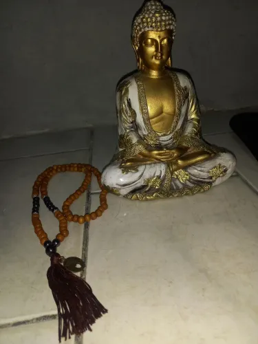Buda com japamala