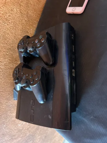 Ps3 em perfeito estado motivo da venda comprei um pc e ele tá aqui só pegando poeira 800$