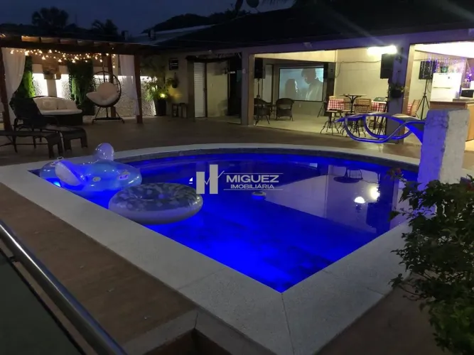 Aluga-se Excelente Casa Linear Na Rua Ministro Renato Machado, Ampla sala e 3 Quartos, Pis