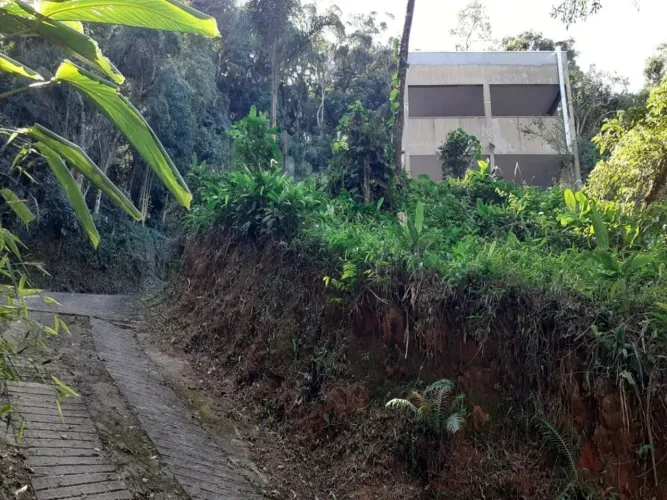 SOBRADO EM CONDOMINIO Á VENDA EM MAIRIPORÃ.