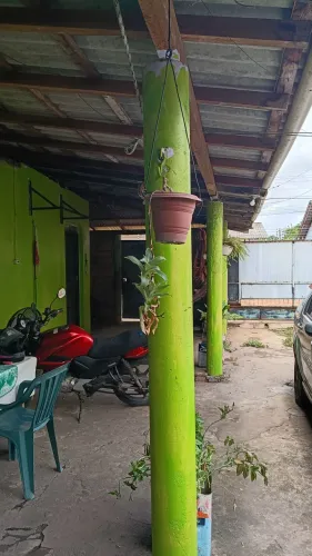 Vendo está casa ..valor 200 mil .. número de contato *84..