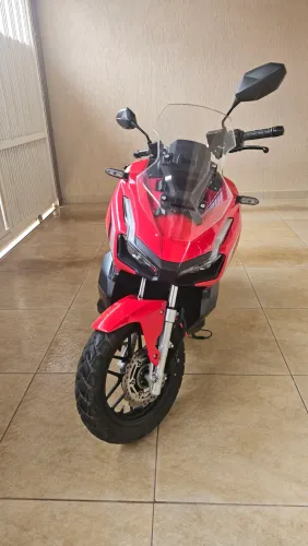 Honda Adv 150 em perfeito estado