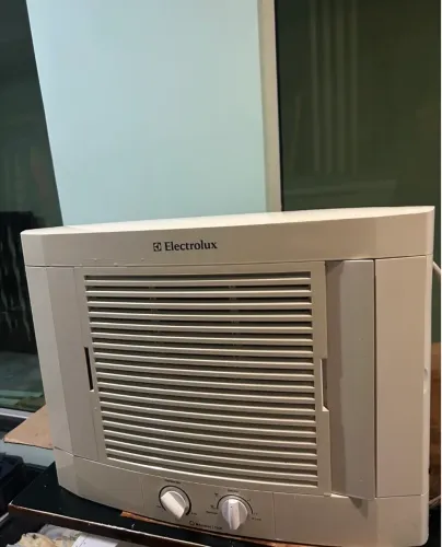 AR-CONDICIONADO JANELA ELECTROLUX MAXIMUS 7.500 BTUs