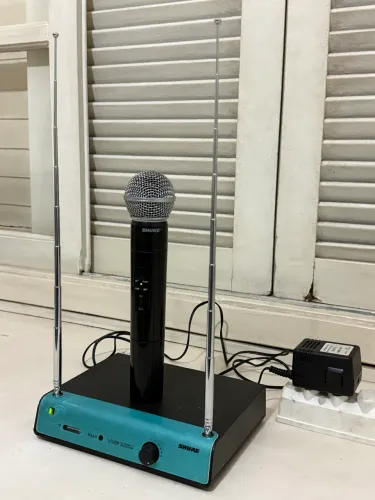 Microfone sem fio SHURE