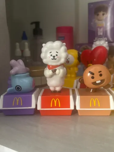 3 Bt21bonecos do BTS