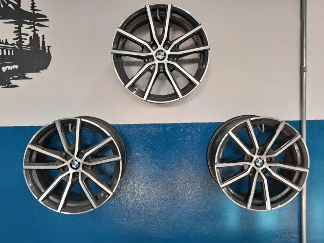 VENDE-SE 3 Rodas Originais BMW 320i 2022.