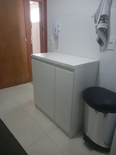 Armário solto com 3 portas