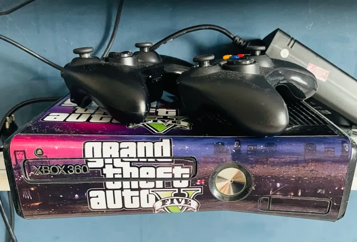 Xbox 360 DESBLOQUEADO, diversos jogos com 2 controles