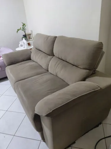 Sofá retrátil e reclinável 2 lugares - suede bege