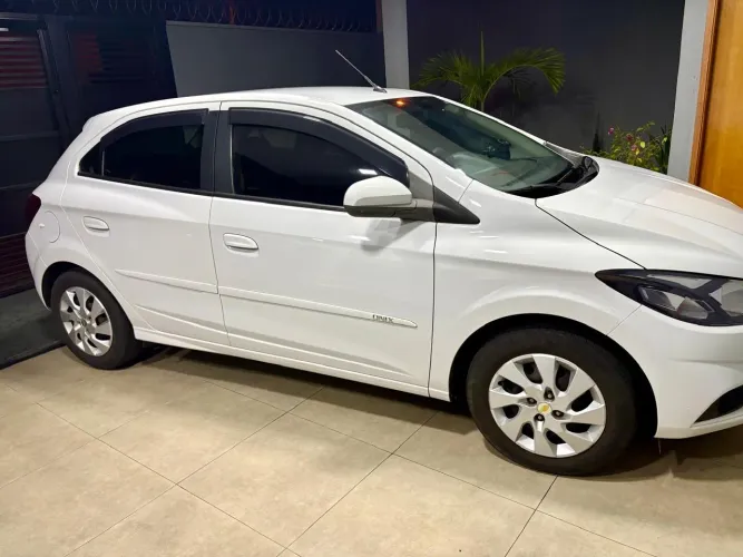 Chevrolet Onix Hatch LT 1.4 8V Flex Mec. 4P 2017