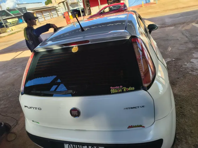 Fiat Punto Attractive 1.4 Fire Flex 8V 5P 2014