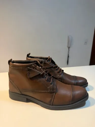 bota masculina sem uso