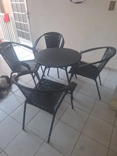 Mesa com 4 cadeiras
