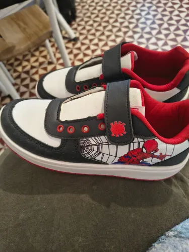 Tênis infantil do homem-aranha da Marvel