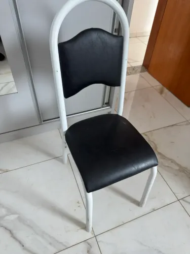 Vendo 4 cadeiras , em Sete Lagoas MG