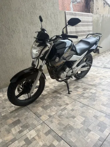 FAZER 250 PRETA