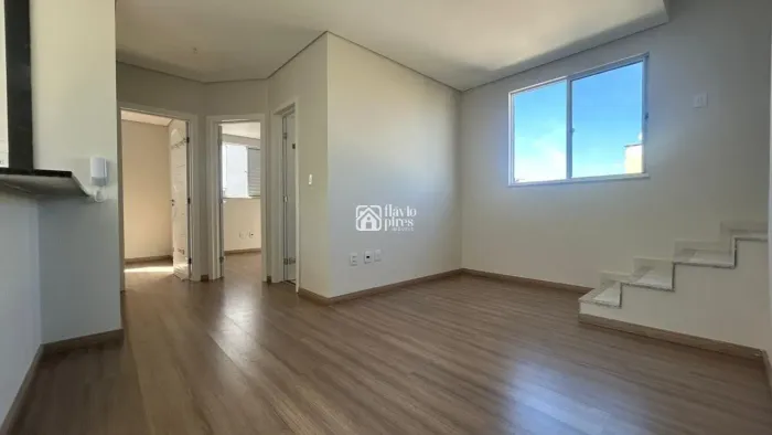 COBERTURA À VENDA NO CABRAL - TORRE ÚNICA COM ELEVADOR