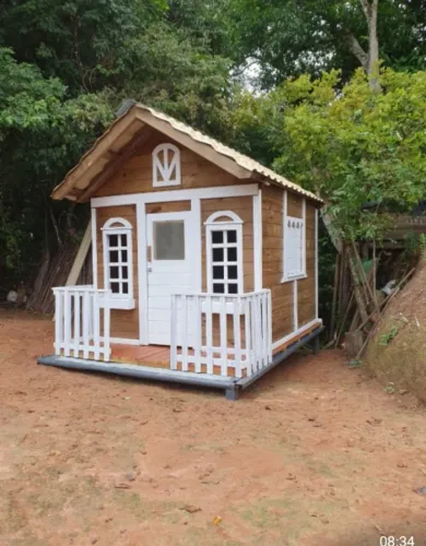Casinha de madeira para criança 