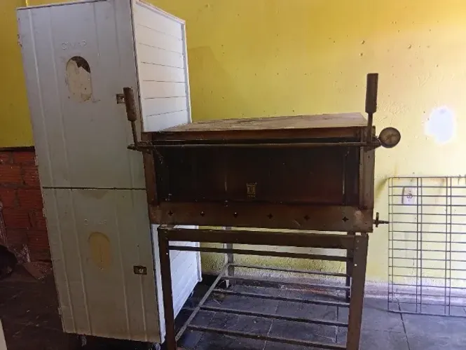 Forno usado e armário pão de sal