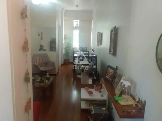 IMPERDÍVEL 02 QUARTOS em Botafogo: Estilo original, claro e arejado. REFORMADO!