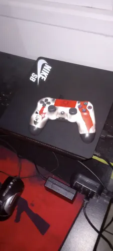 Ps 4 slim usado está novo ele tem 1tb de espaço e vem 1 controle só aceito pix