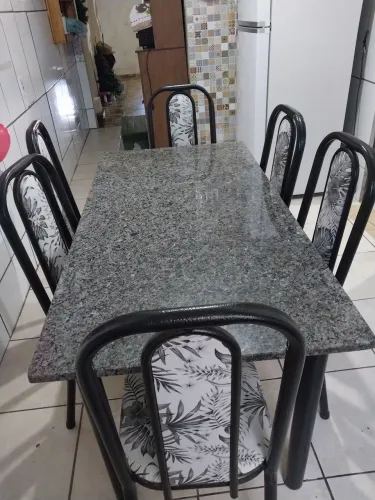 Mesa com 6 cadeiras 