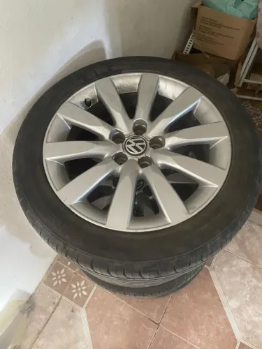 Roda Audi A1 Aro 16<br>5x112<br>2 pneus novos<br>2 pneus 50%<br>R$3.800,00