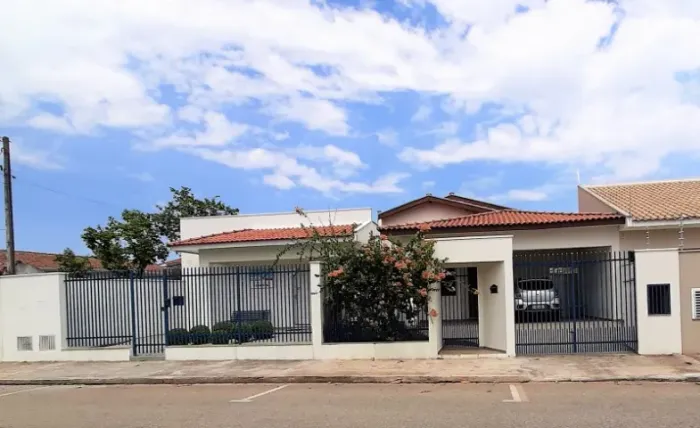 Casa a venda no centro de Cerquilho, 3 quartos, quintal enorme e casa anexa