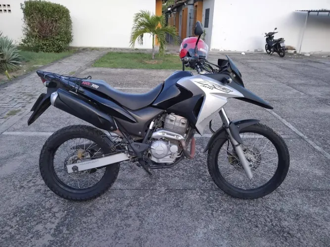 Vendo xre 300 segundo dono