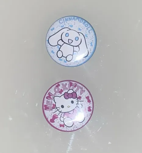 Kit 4 bottons de 4.4cm de Sanrio characters!! 