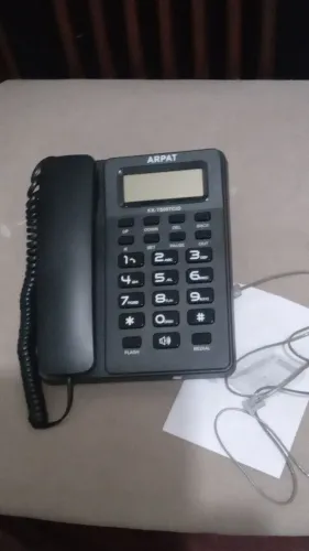 Telefone fixo retrô com linha
