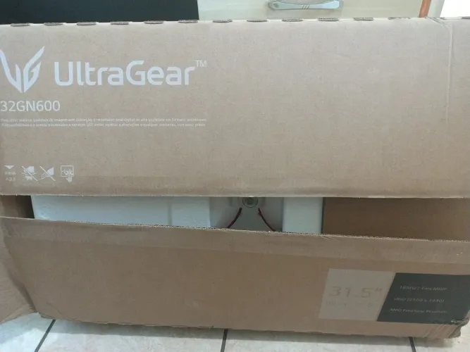 Monitor LG 32" UltraGear tela quebrada