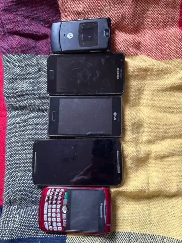 Lote Com 5 Celulares Vintage - V3, BlackBerry, Samsung, LG e Moto G) + Peças