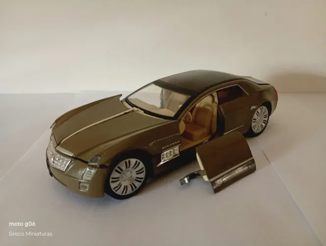 Signature - Sucata Miniatura Cadillac Sixteen