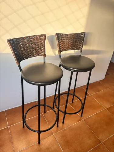 Banquetas pretas para cozinha