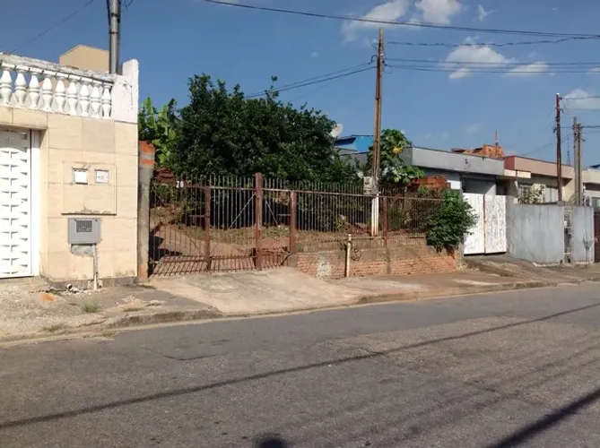 Vende se Terreno com 250m² com Edícula na Vila Marlene, bem localizado, com pomar formado,
