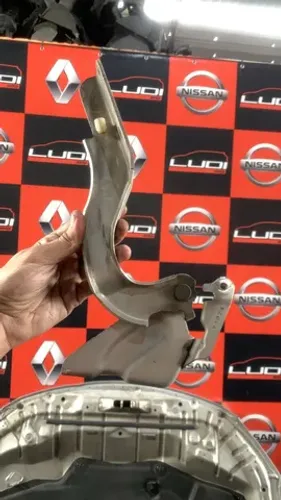 Braço Direito do Capô Nissan Sentra 2015