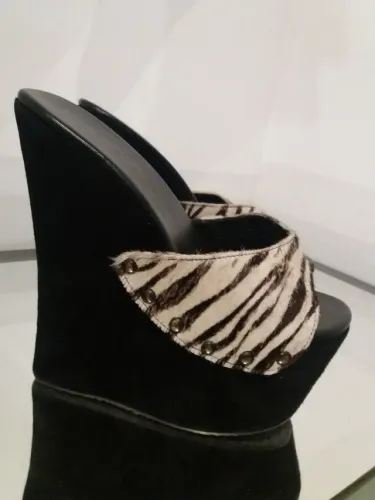 TAMANCO KWIUI PLATAFORMA. SALTO 18 CM. LINDO!