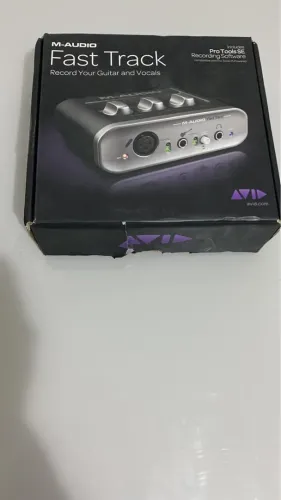 Interface de Áudio M-Audio Fast Track