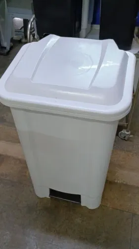 Lixeira Plástica Branca 100 Litros Pedal