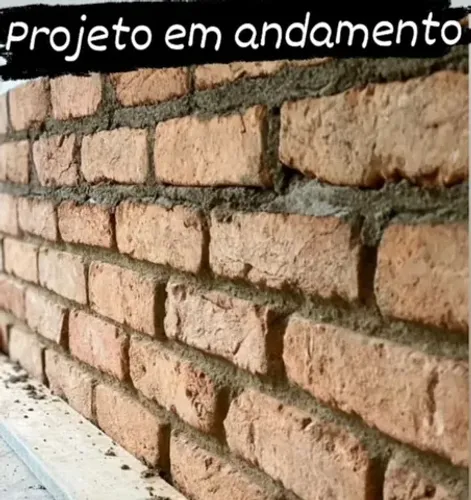 Parede de tijolinho rústico de demolição