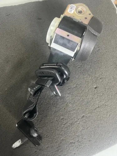Cinto de segurança traseiro retrátil lado esquerdo Ecosport 12/17. 