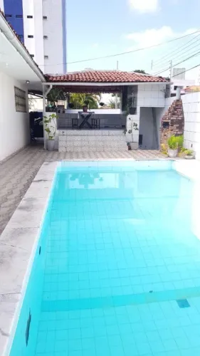 Vendo casa no Bairro dos Estados com 06 quartos sendo 03 suítes