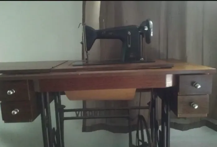 MAQUINA DE COSTURA *