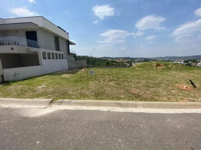 Terreno à venda no Condomínio Coline Di Parma em Valinhos, no bairro Vila Capuava