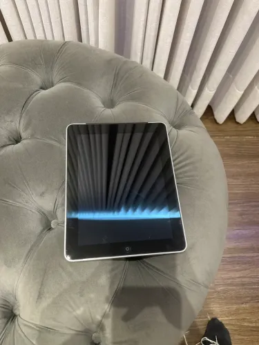 ipad 1a somente para peças ou para fazer concerto (não liga)